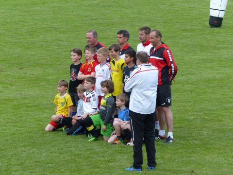 Gemeinsamer Fußballmoment aus dem Vereinsarchiv